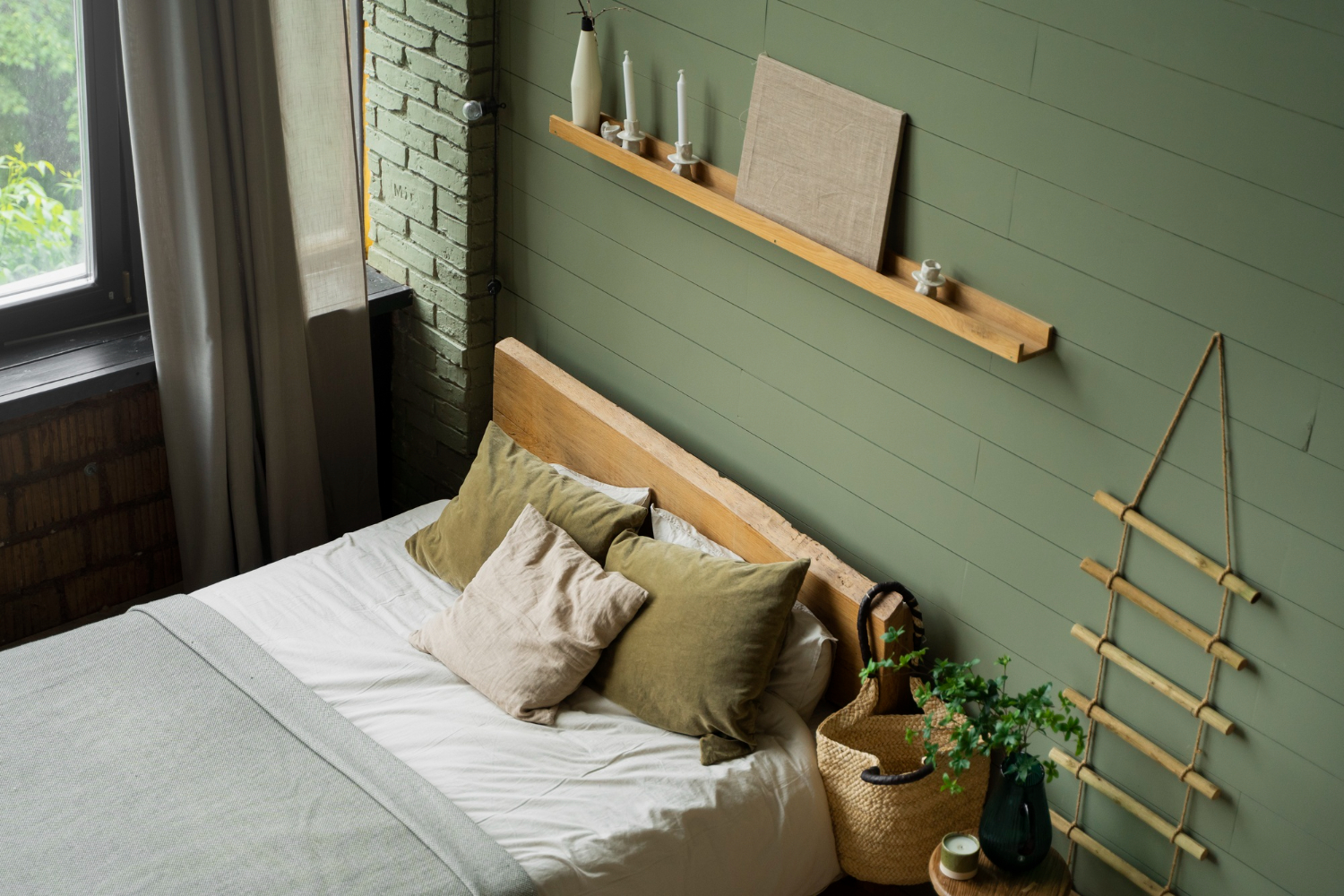 Bedroom decorating ideas with olive green