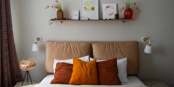 Bedroom decorating ideas with warm palette