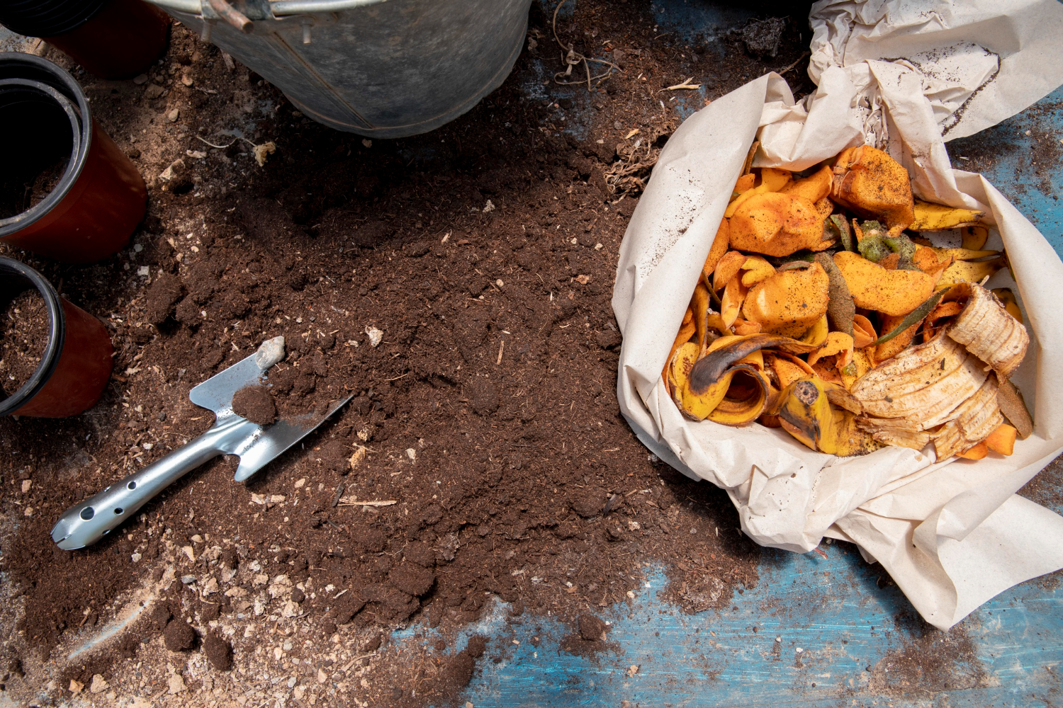 Adubo retirado da compostagem doméstica