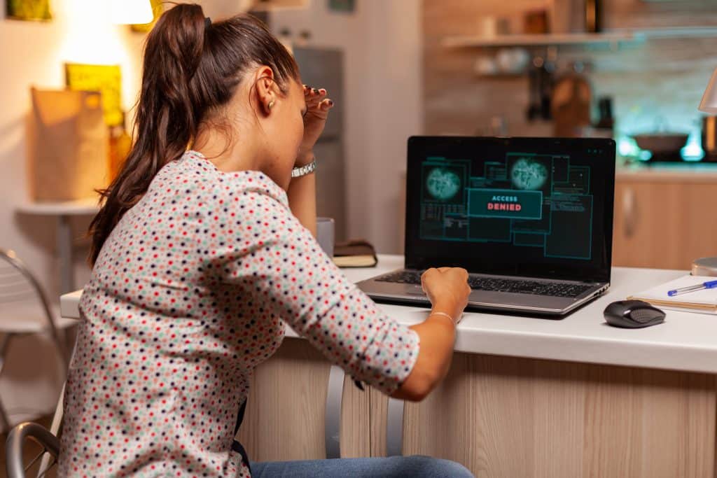 1. Phishing e golpes de falsidade de identidade